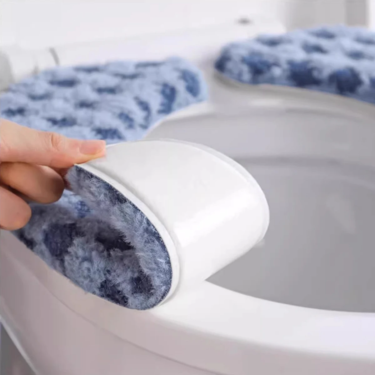 غطاء مقعد المرحاض من الصوف السميك، وسادة حلقة المرحاض اللاصقة القابلة للغسل، مناسبة للمهاجع المنزلية والفنادق في الخريف / الشتاء