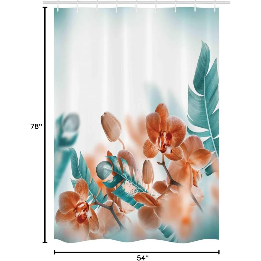トロピカルシャワーカーテン：柔らかなぼかし背景に蘭の花と緑豊かな葉、モダンな花柄アートデザイン