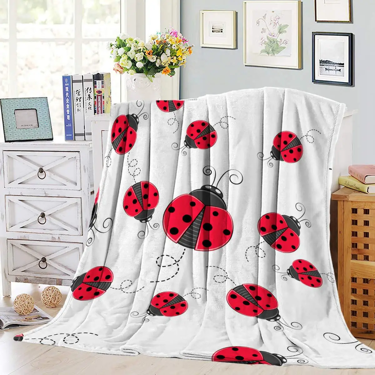 Red Ladybug Theme digital-printed polyester Bedroom velvet flannel cover blanket Fleece soft sofa cover blankets for beds