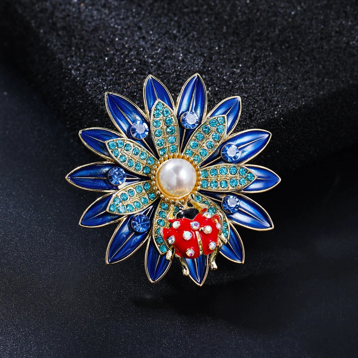 Charm Retro Flower Brooch Elegant Unique Ladybug Pin Creative Luxury Jewelry Accessories Party Birthday Trendy Gift Souvenir
