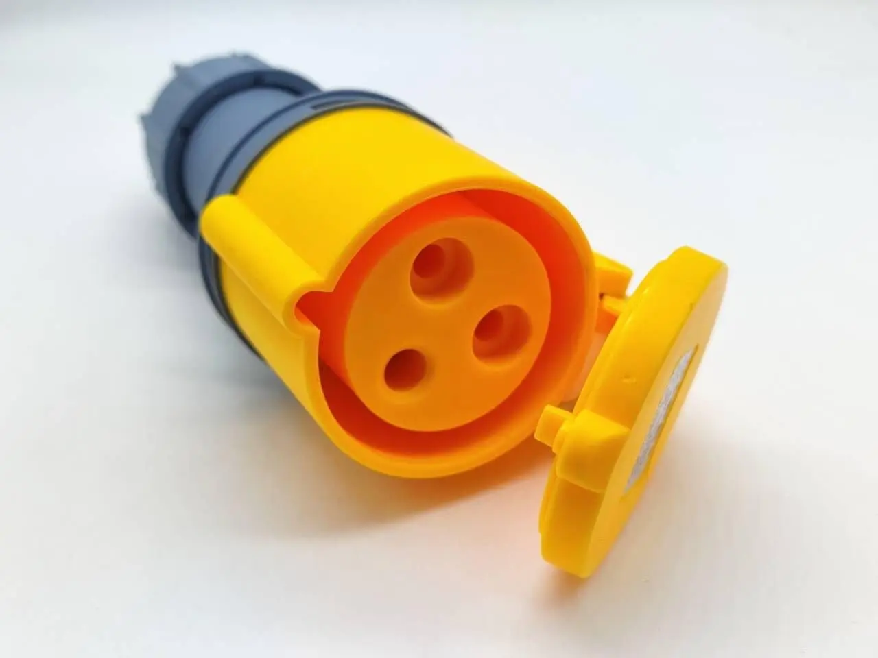 РАЗЪЕМ кабеля IEC 60309 32A 3pin 110V-130V 50/60Hz 3P 4h 2P+E IP44 CEE Industrial