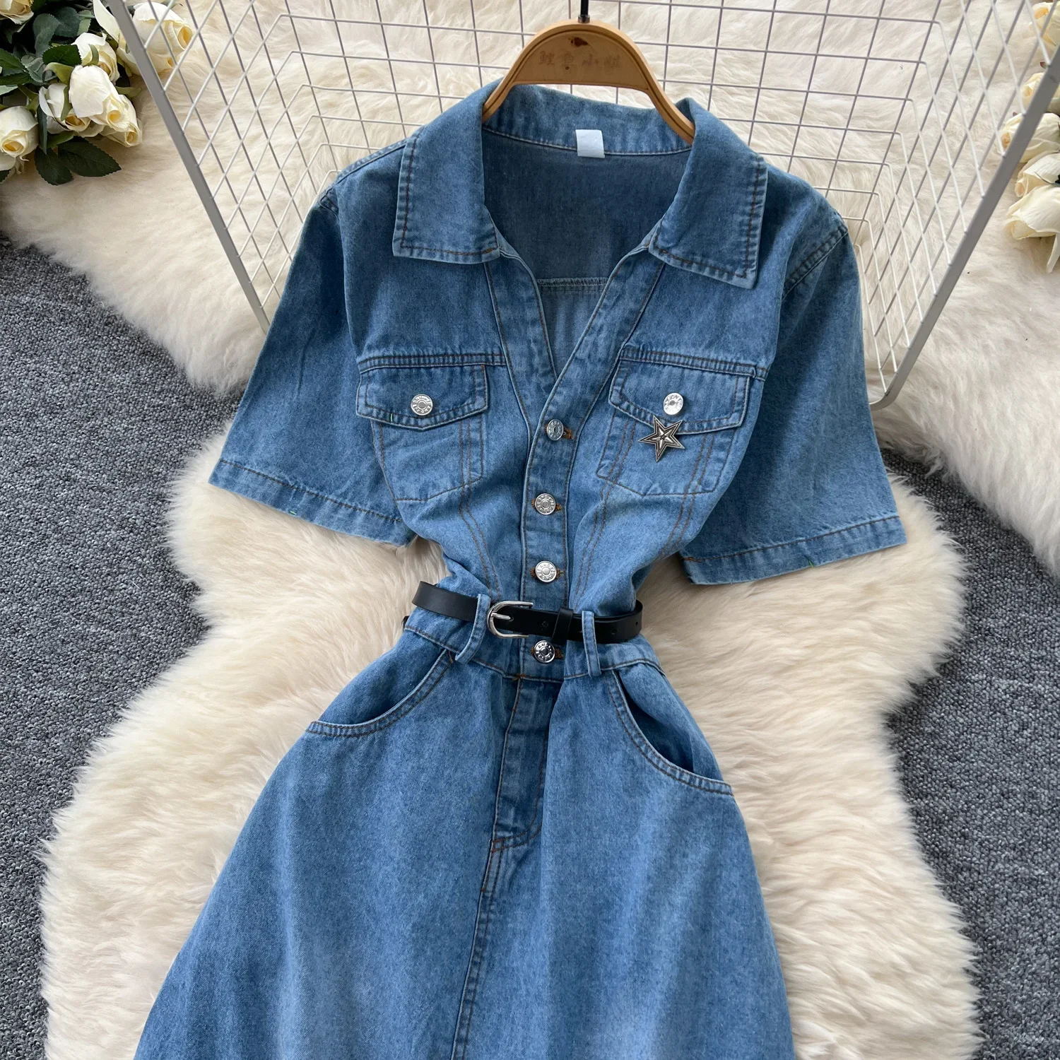 

The 2025 Summer New Short-sleeved Denim Dress for Women.Design Sense Retro Polo Collar Slim-fit Single-breasted Mid-length Dress