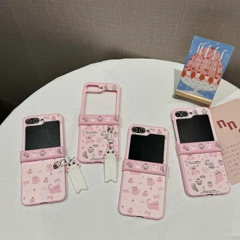 น่ารักจี้สีชมพูสําหรับ Samsung Galaxy Z Flip 6 5 4 3 ปกหลังป้องกันสําหรับ ZFlip4 ZFlip5 ZFlip6 กรณี