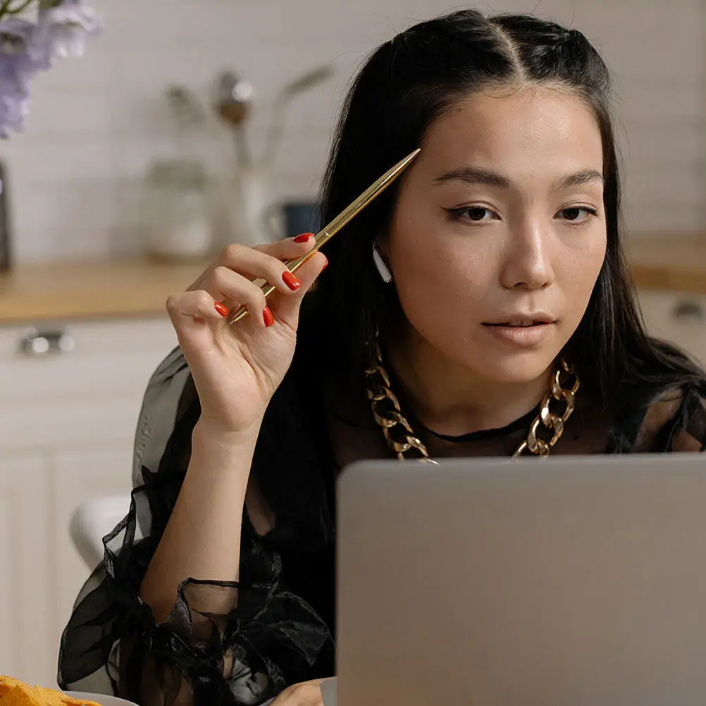 

2Pcs Table Fixed Pen Vertical Writing Pen with Stand for Business Negotiation Office Stationery Decorative Pens for Hotel and