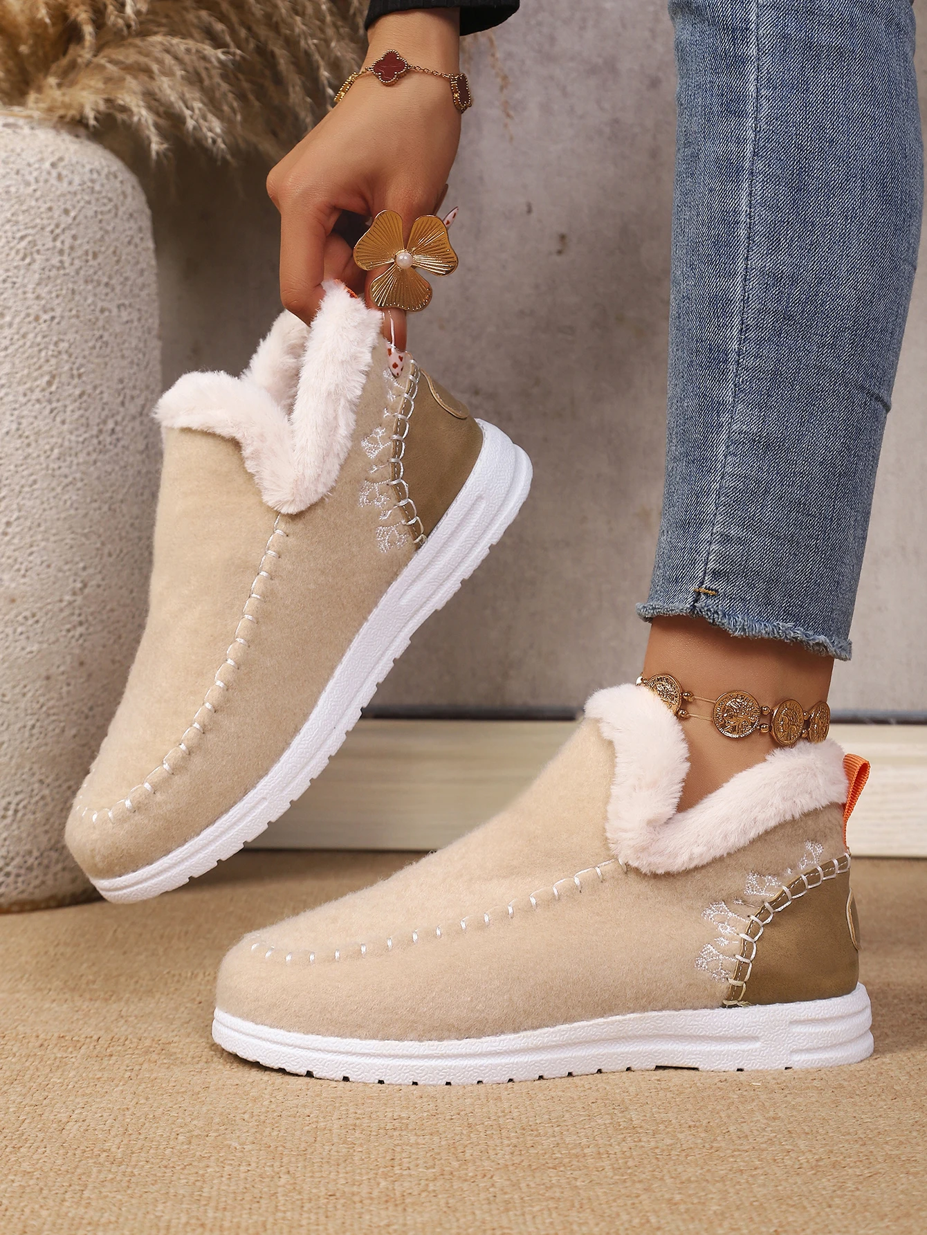 Damen Winter Slip-On Stiefeletten mit Flauschigem Kragen, Weichem Filz, Warmem Fleecefutter, Flach, Rutschfest, Leicht, für den Alltag, Schneestiefel – Detail 24