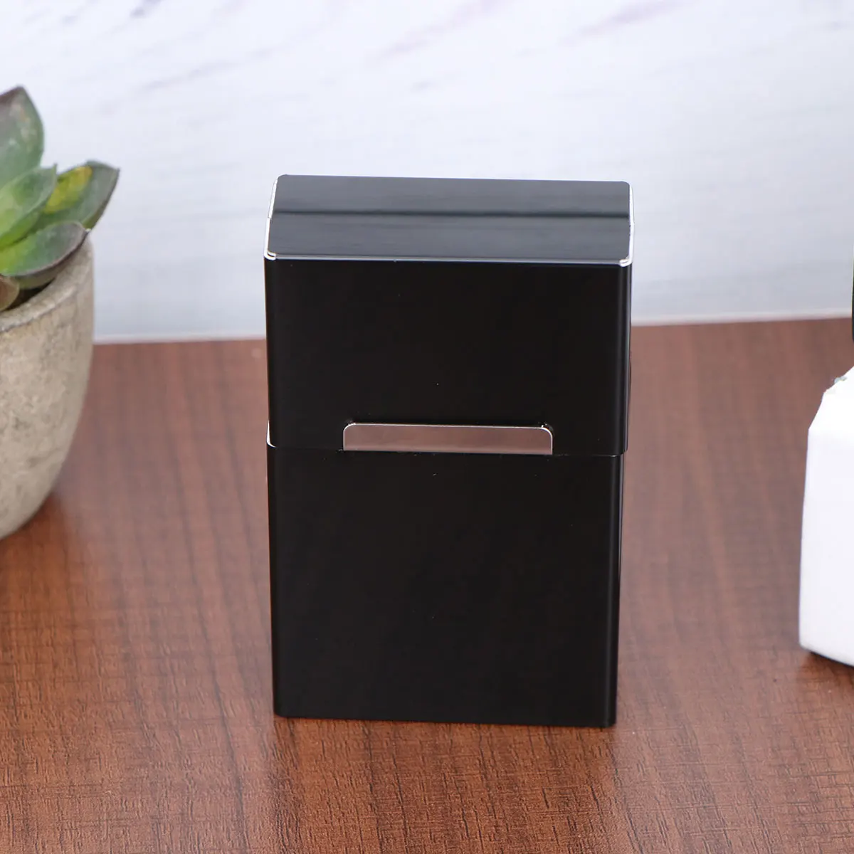 

Automatic Clamshell Cigarette Case Large Capacity Magnetic Aluminum Smoke Box Lightweight Portable Storage Holder For Men Women