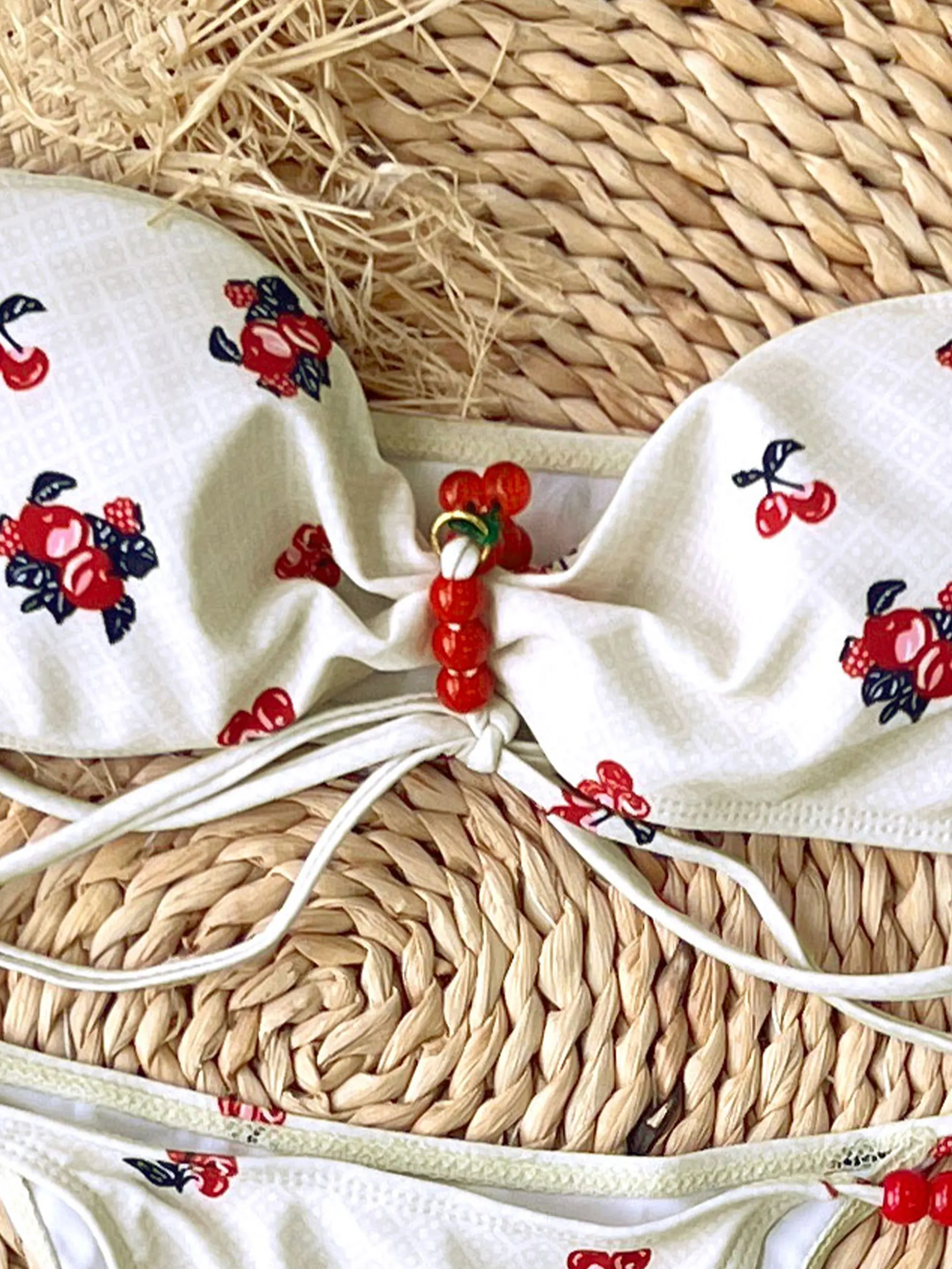 2025, süßes Blumen-Bikini-Set – Weiß mit rosa Rosen und Perlenträgern, perfekt für Strandkleidung und Poolpartys, Strandurlaub