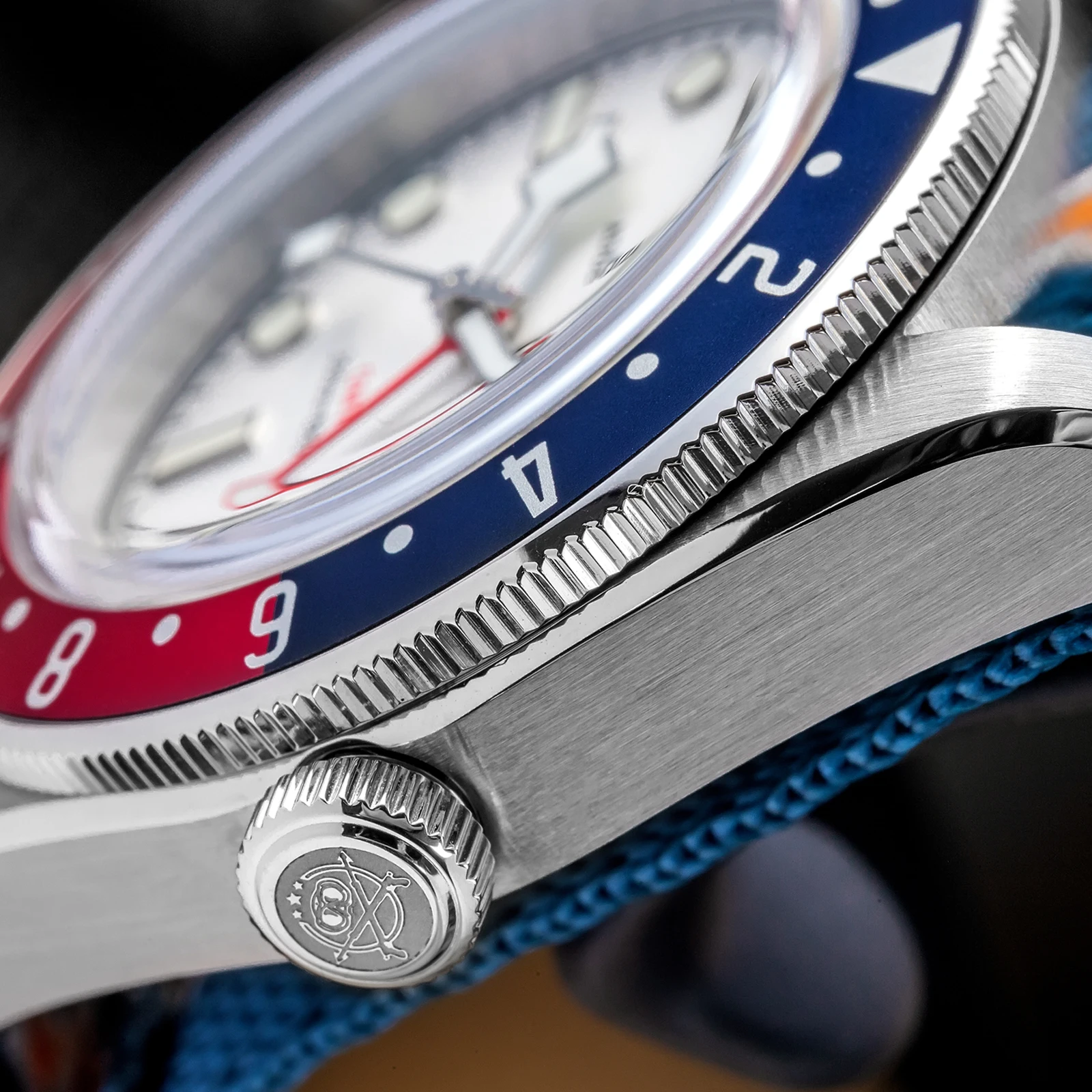 

Кварцевые часы ADDIESDIVE GMT с пузырьковым зеркальным стеклом AD2044, мужские спортивные часы для дайвинга, водонепроницаемые до 20 бар, суперсветящиеся мужские наручные часы