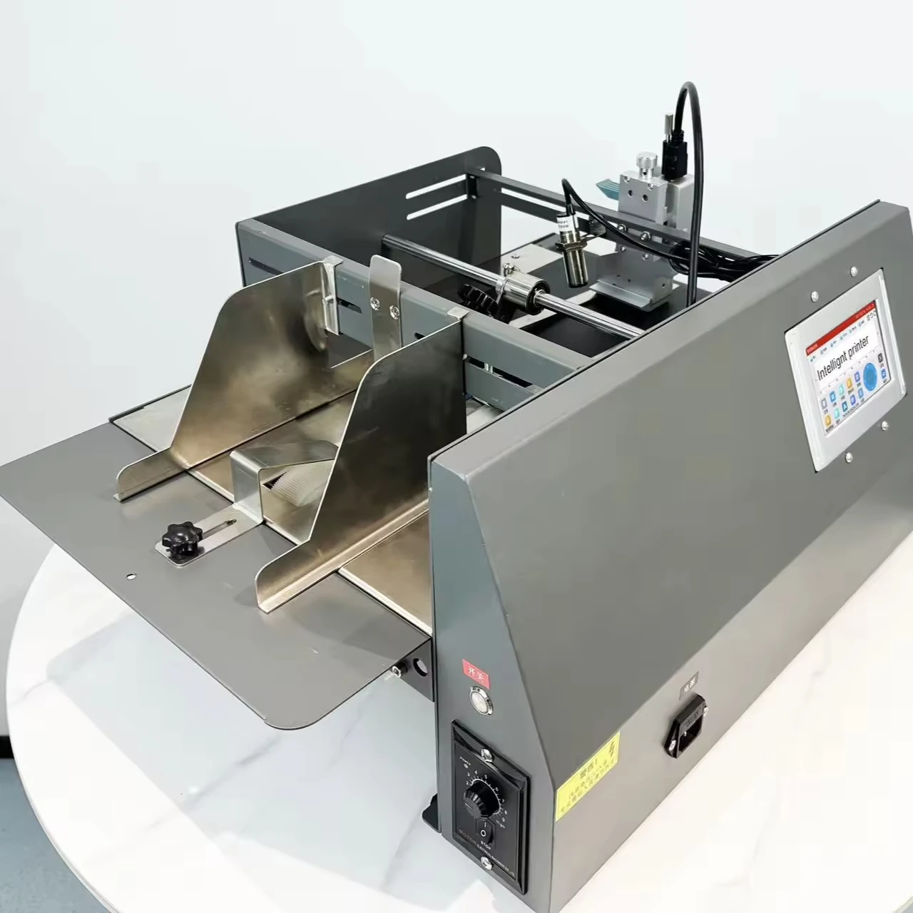 Desktop adjustable speed conveyor