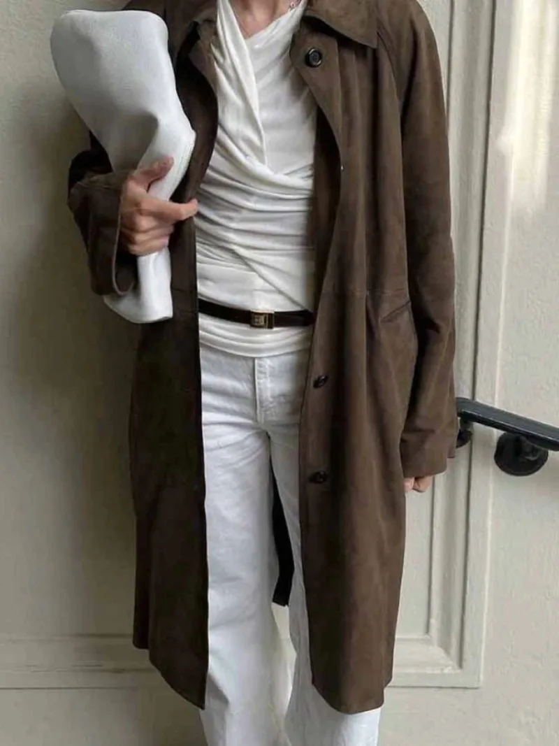 2025Nuevo en otoño Chaqueta larga de gamuza para mujer Casual versátil Retro europeo y americano marrón gabardina de manga larga para herramientas