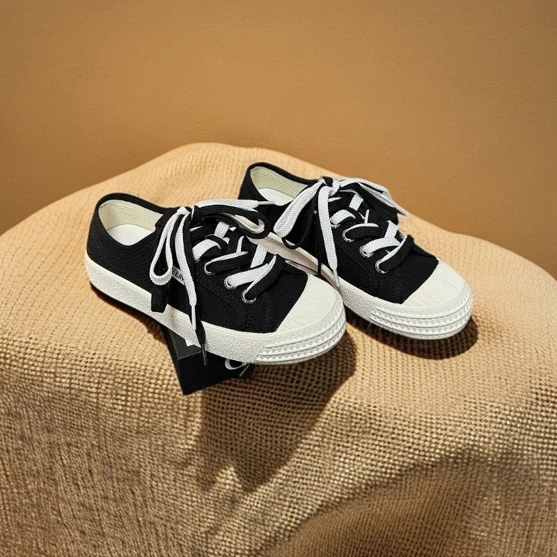 

2025 Spring and Summer New Flat Flat Casual Board Shoes for Women Versatile Sports White Shoes Breathable Canvas Womens Shoes