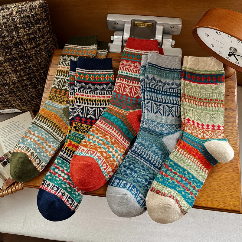 1/5 Paar Damen-Retro-Casual-Schweißabsorbierende, einfache, bequeme Baumwollsocken für Herbst-Winter-Mode mit mittlerer Röhre