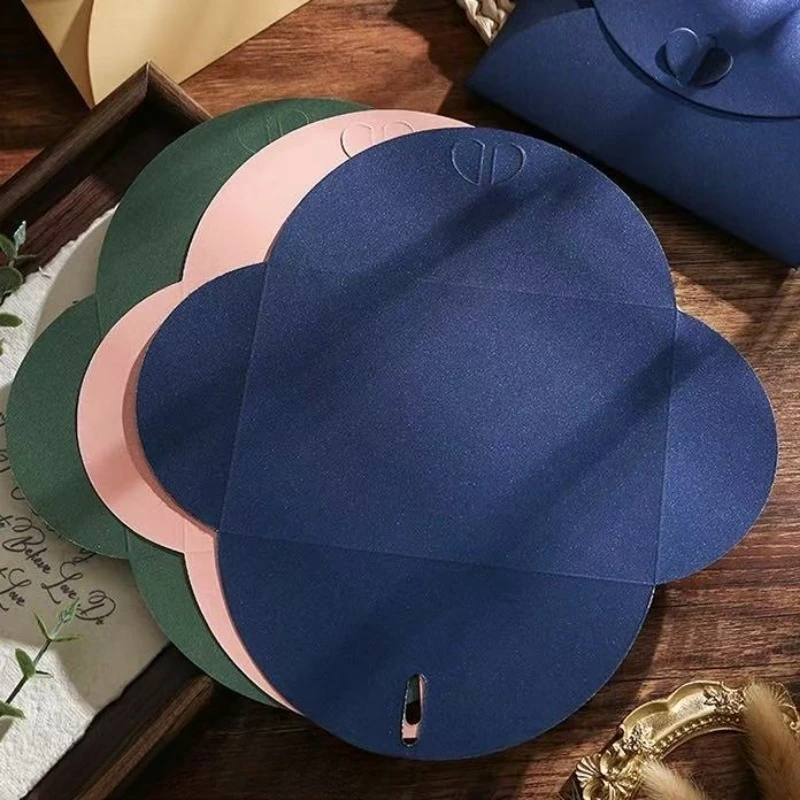 Luxury Pearlescent Paper Envelopes With Heart Shape Buckle Creative Foldable Business Wedding Invitation Packaging Envelopes