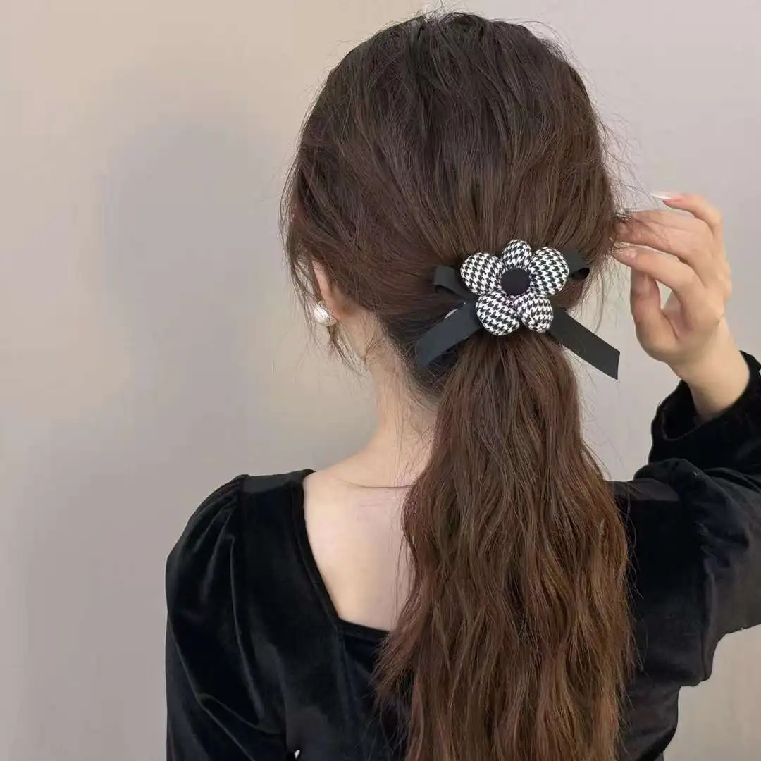 

Internet Celebrity Versatile Temperament Pearl Beads Flowers Small Fragrance Silicon Bow Genre Japanese And Korean Headdress