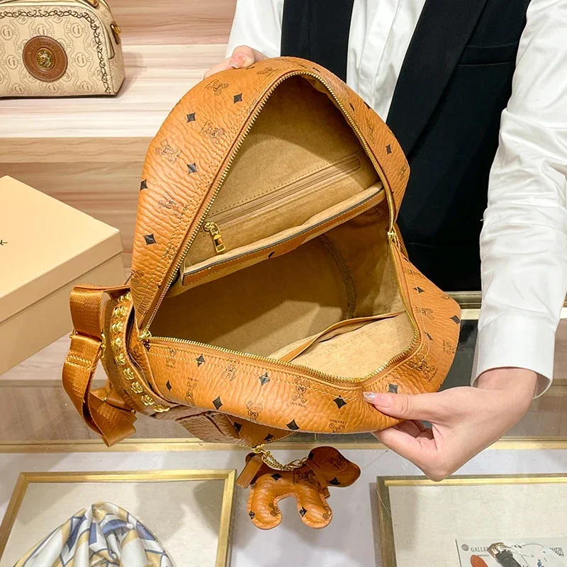 Sac à dos en cuir 2025, nouvelle mode printemps et été, niche haut de gamme rose, sac à dos de voyage de grande capacité