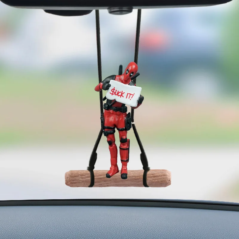 Nuovo 10 cm Deadpool Creativity Anime Figura Altalene Panca di legno Alla moda Ornamenti per auto Accessori pendenti per cartoni animati Regali Giocattoli per bambini