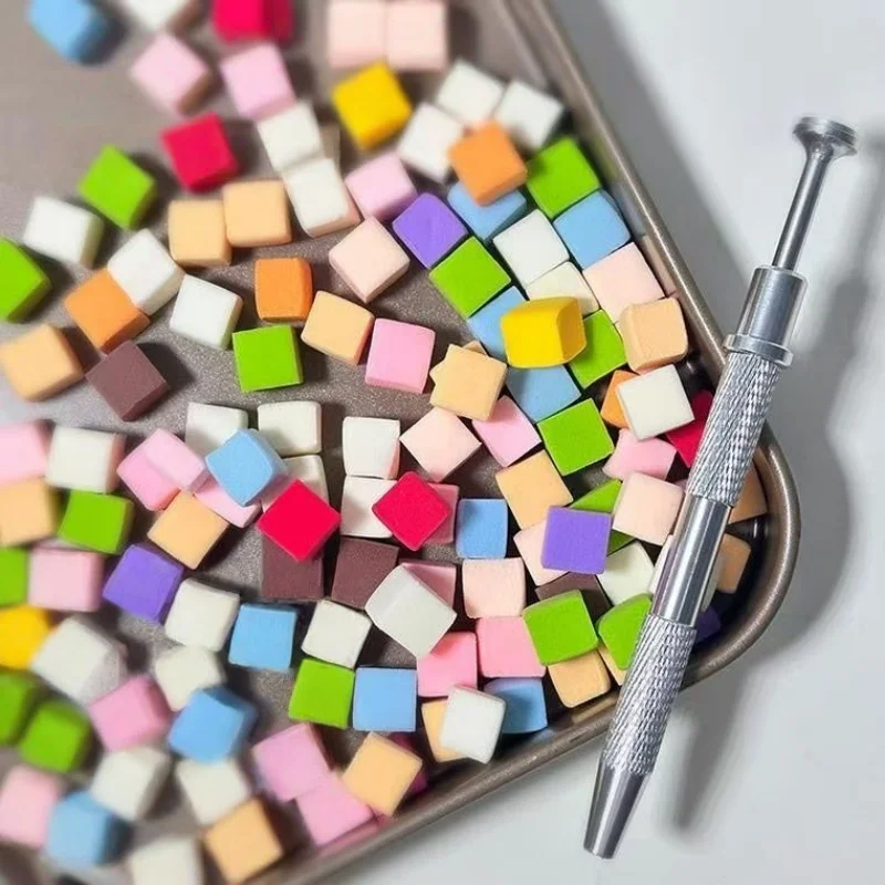 100pcs Nail Art Sponges Nail Polish Gradient Smudging Tool Dabbing Sponge DIY Nail Art At home Manicure Spones With Claw Clip