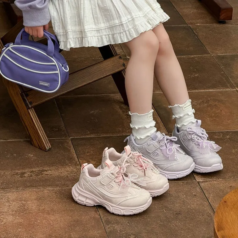 

Детская обувь, новинка 2026, спортивная обувь для маленьких девочек, дышащие уличные теннисные кроссовки на мягкой подошве с жемчугом, модные детские кроссовки, размер 26-37