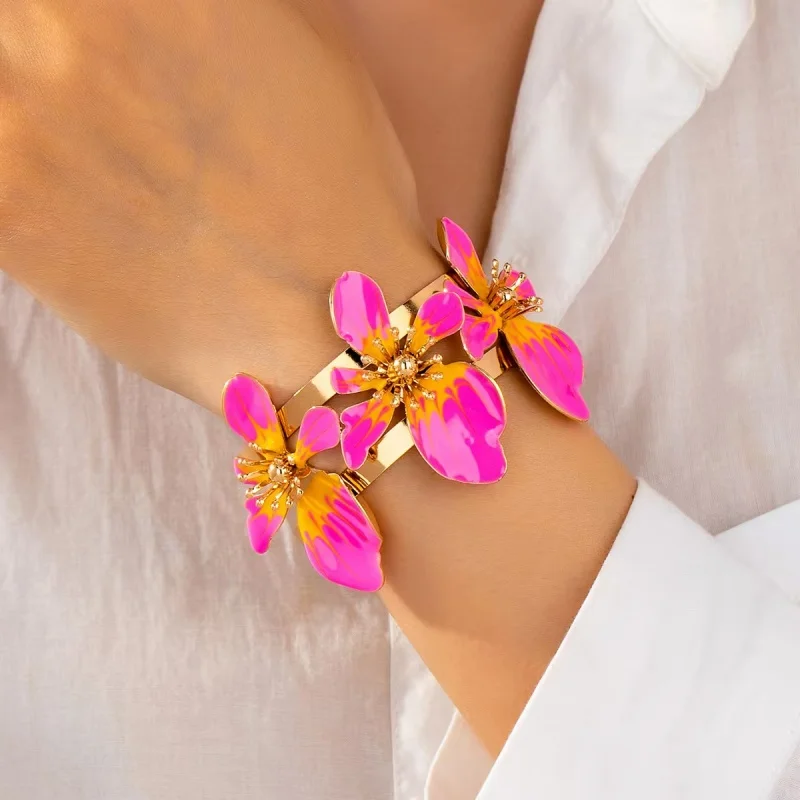 

Elegant Floral Print Open Bracelet Fashionable Accessory for Ladies Unique Party And Daily Wear Versatile Floral Hand Jewelry