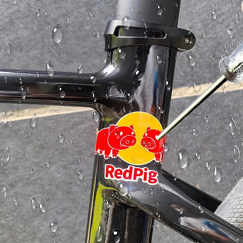 ملصقات مضحكة على شكل أنبوب رأس الدراجة، شارات زخرفية على شكل خنزير أحمر لخوذة مقود الدراجة، شارات أنبوبية علوية، ملصق فريق الدراجات #5