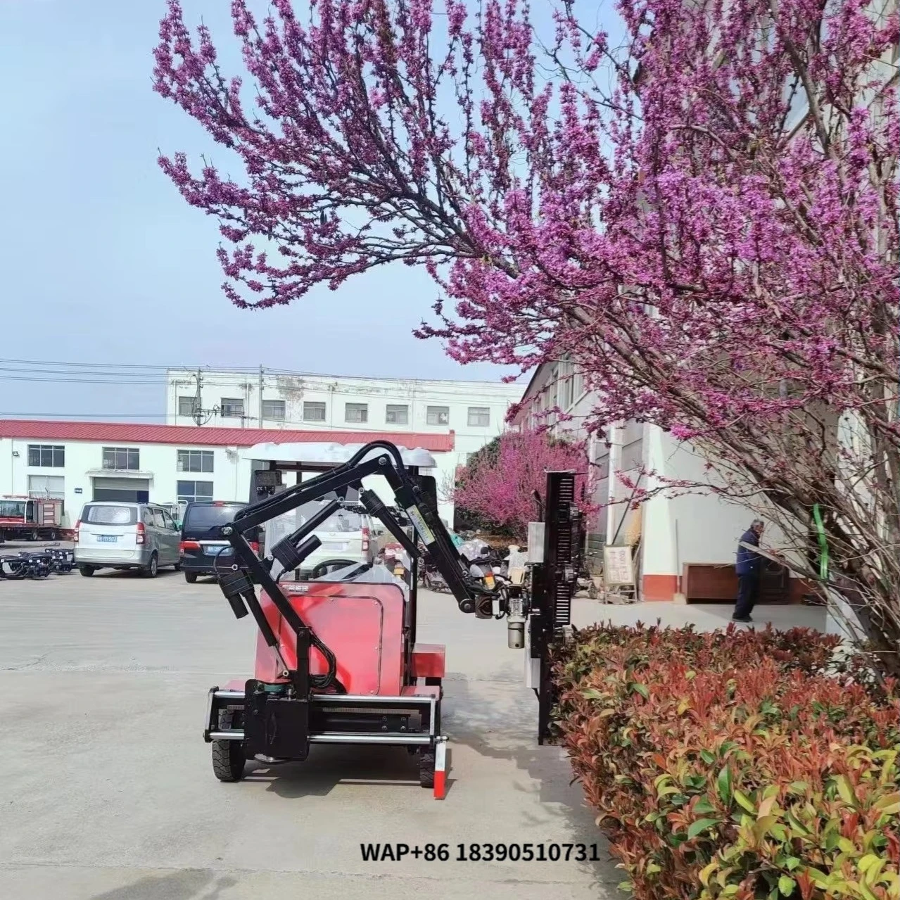 China Supply Ride on Multi-purpose Telescopic Electric Hedge Trimmer Electric Garden Trimmer for Green Four-Wheeled Hedge Cutter