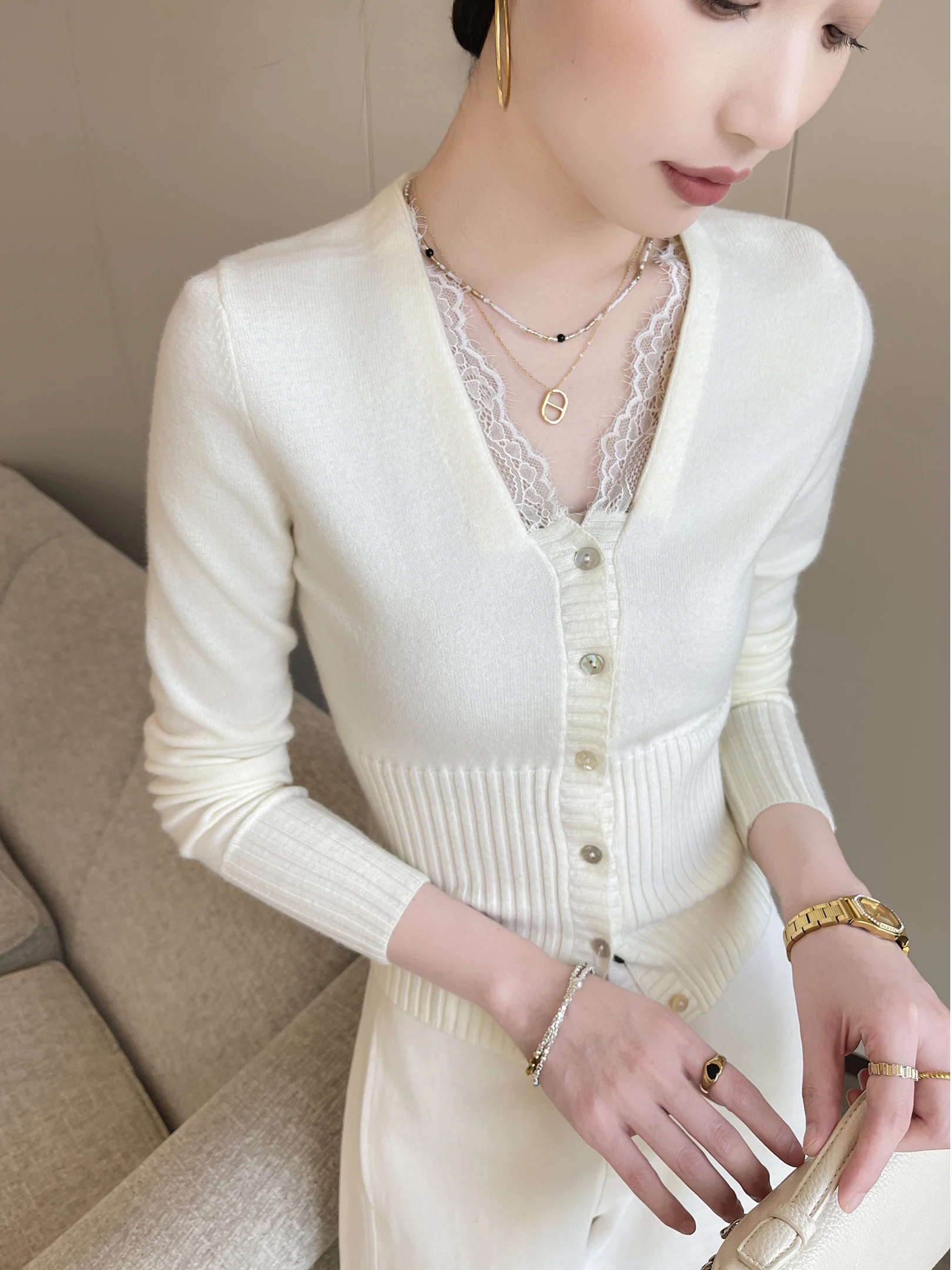 

French Sle Knitted Lace Patchwork V-ne Open Cardigan Women's Slimming Top Spring 2026 New Waist-cinching Long Sve