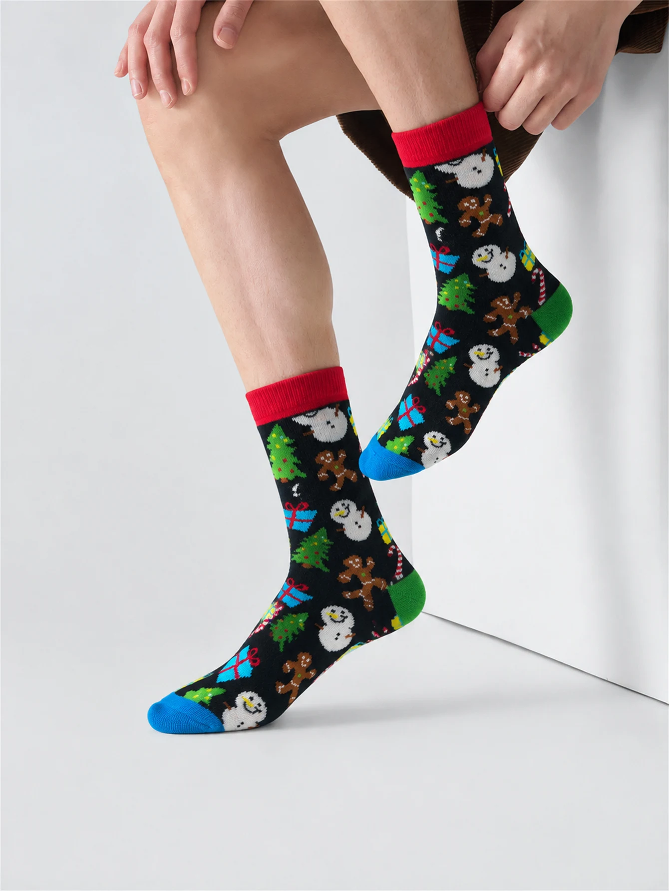 Unisex Christmas Crew Cotton Socks Snowman Candy Cane Gift Box Print Winter Novelty Holiday Socks Christmas Gift For Man Woman