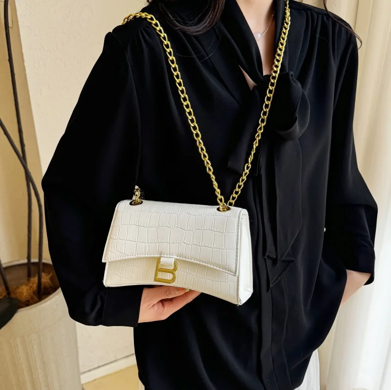 Bolso de hombro para mujer, bandolera con correa de cadena y textura de piedra con letras Sandhourglass, moderno y versátil