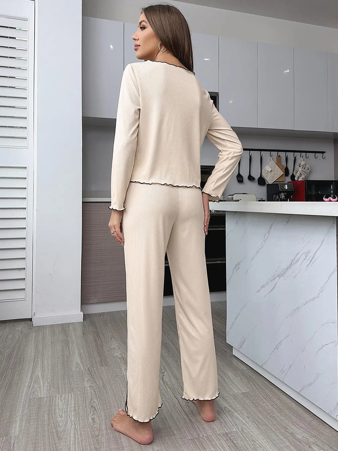 New autumn and winter women's pure-color pajamas set, including a two-piece set of long-sleeved shirt and pants,casual home wear