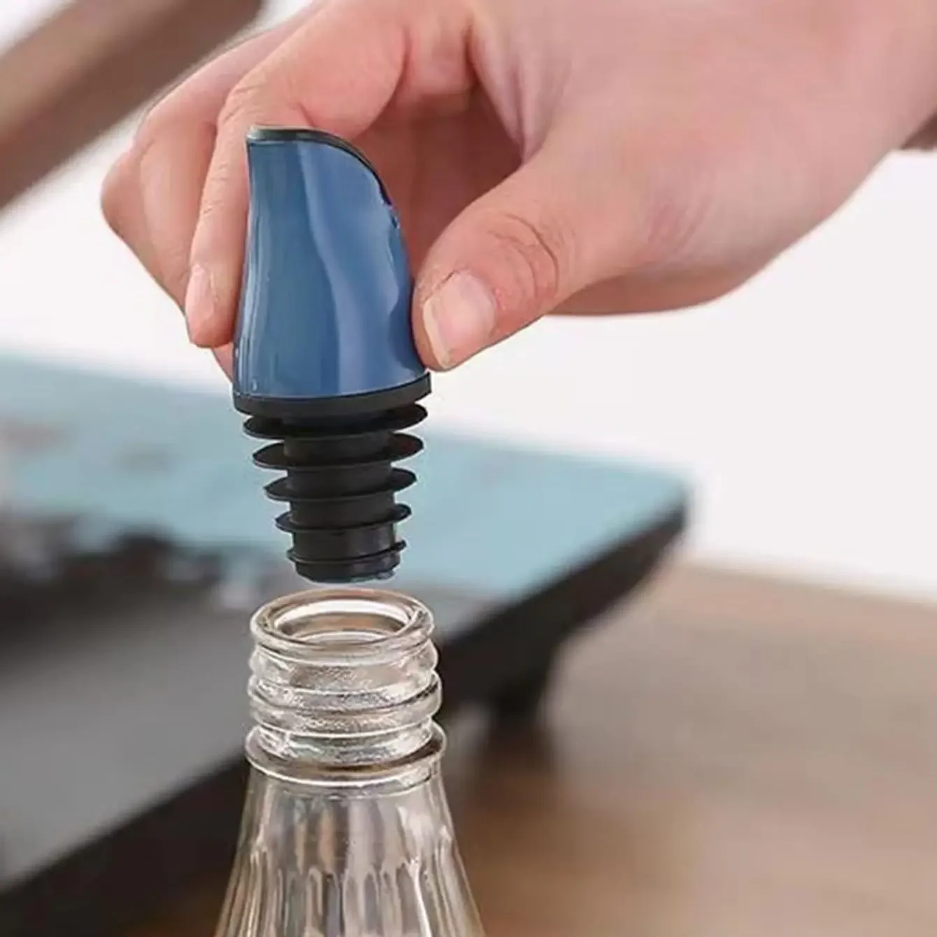 1PC automatic opening and closing bottle cap, oil nozzle, oil bottle cap, soy sauce bottle head, oil nozzle, opening bottle mout