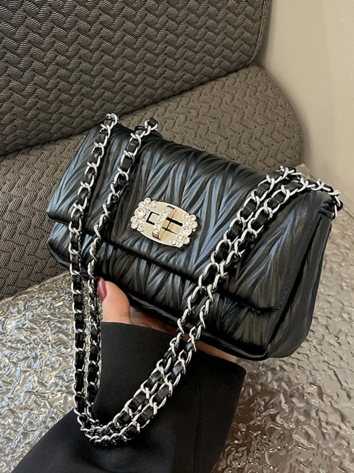 Popular pleated small bag for women 2024 new chain crossbody bag fashionable single shoulder armpit small square bag