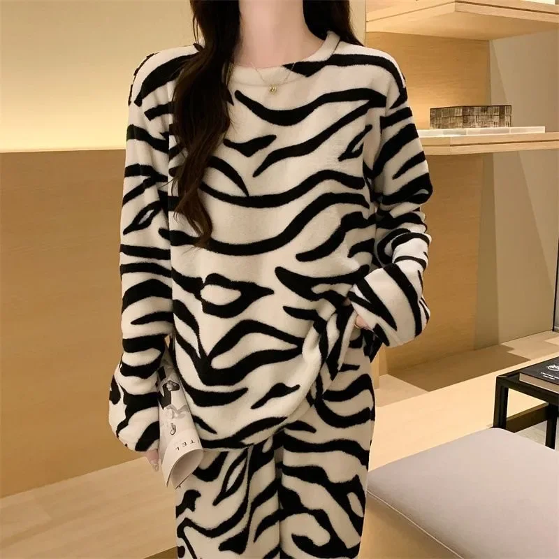 Warm Home Wear Autumn and Winter Stripes Casual Lazy Wind Can Wear Round Neck Thickened Two-piece Set Coral Velvet Pajama Women