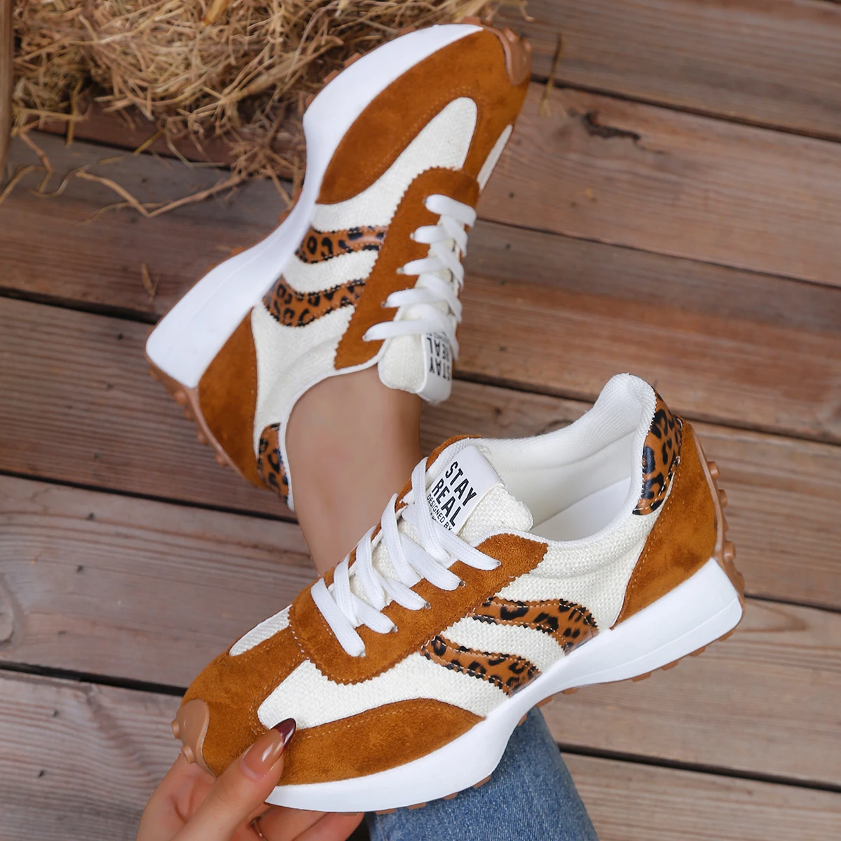 

2025 Spring Women Sneakers Luxury Flat Comfortable New Slip on Sneakers Women Trend Lightweight Outdoor Designer Shoes for Women