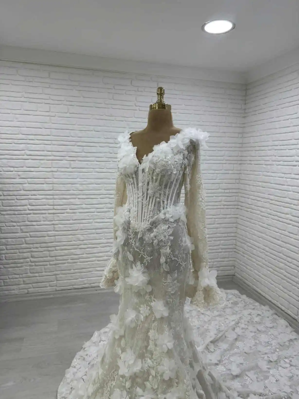 Romantic Bridal Gown Deep V Neck Corset Bodice Handmade Flower Sweep Train Dress For Outdoor Wedding Customized