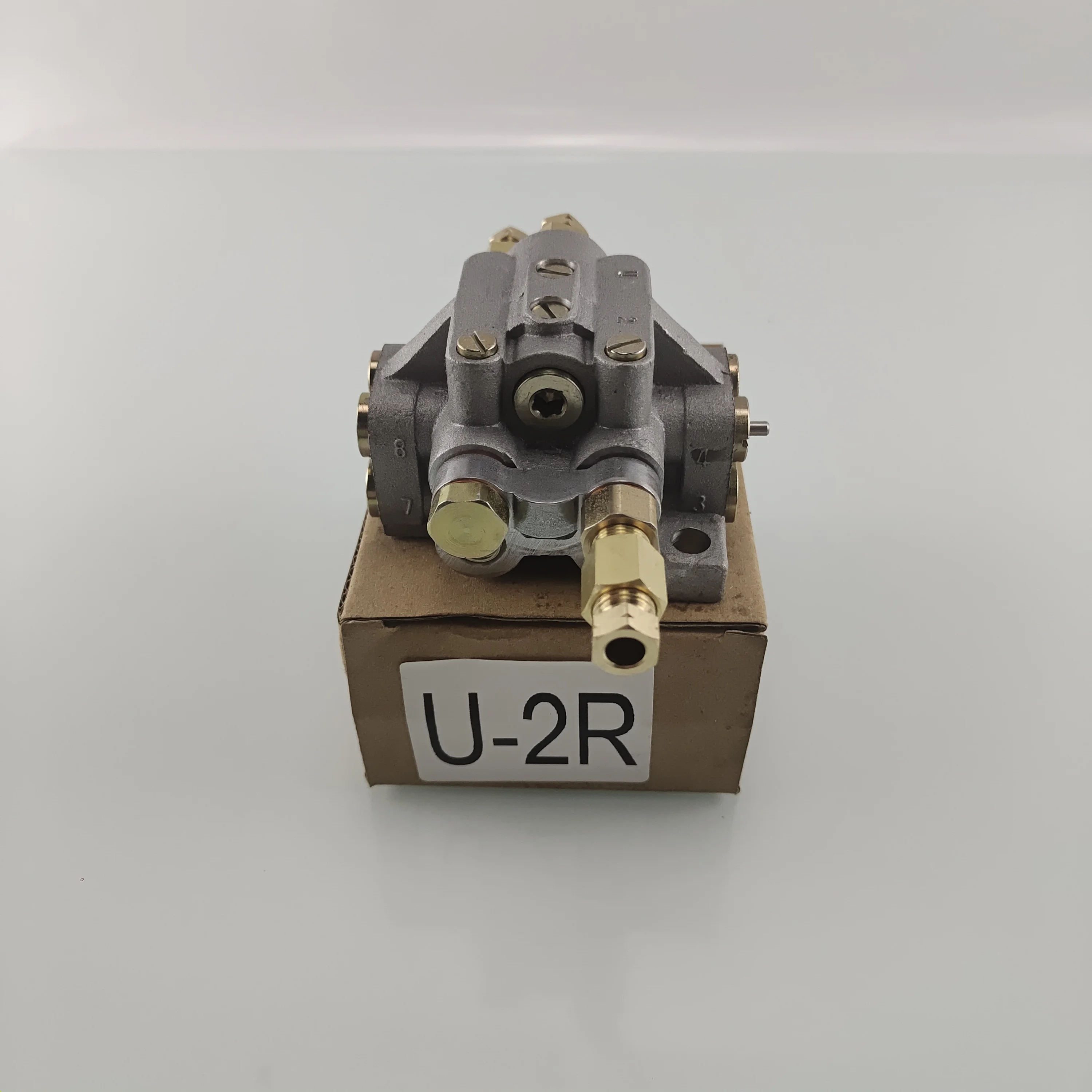 Ward Punching Machine U-2R Grease Distributor, 1-in-2-Out with Needle, IHI Same Progressive Valve