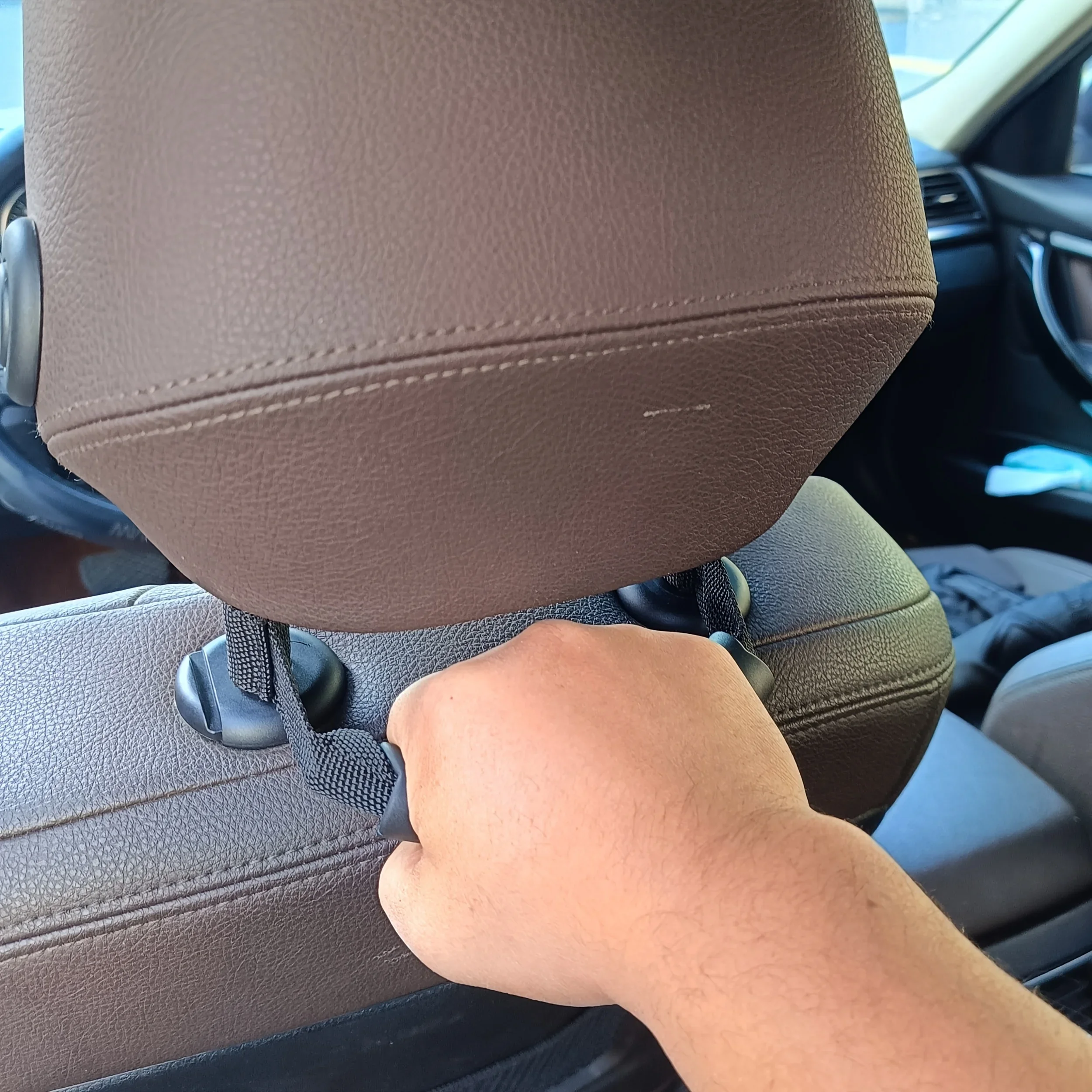 1/2 Stück Universeller Auto-Kopfstützen-Haltegriff, Auto-Rücksitz-Haltegriff, Kopfstützen-Griff, Langlebiger Sicherheitsgriff für Fahrzeuge – Detail 2
