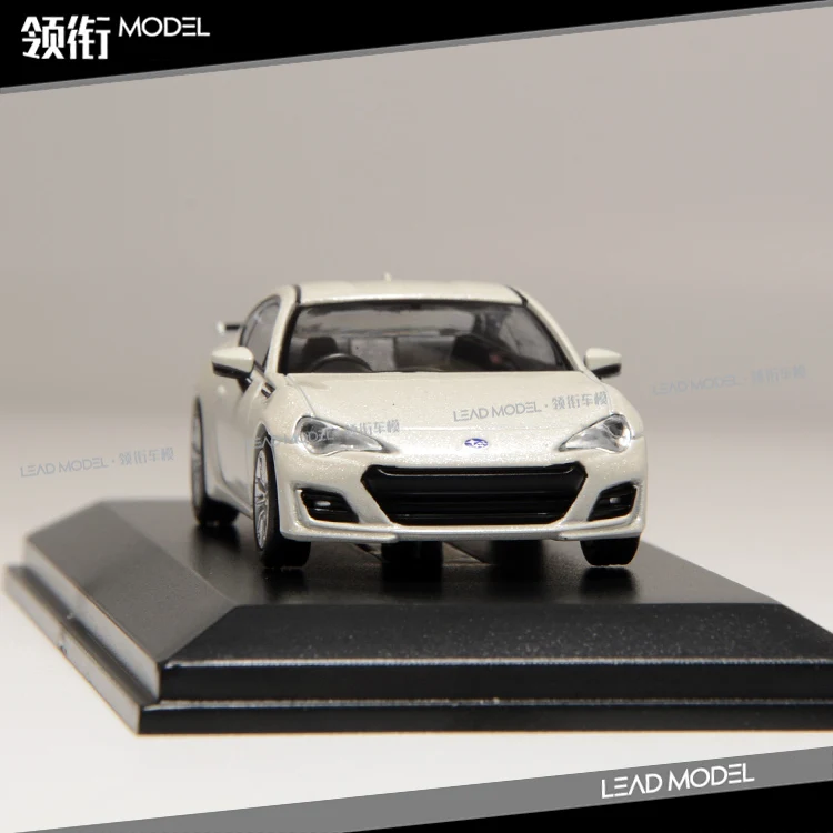 1:64 โมเดลรถ Subaru BRZ สีขาว, โลหะผสมหล่อแบบคงที่รถจิ๋วน้ําเล่นโมเดล, ของเล่นที่ชื่นชอบของเด็กผู้ชาย, คอลเลกชันสําหรับผู้ใหญ่