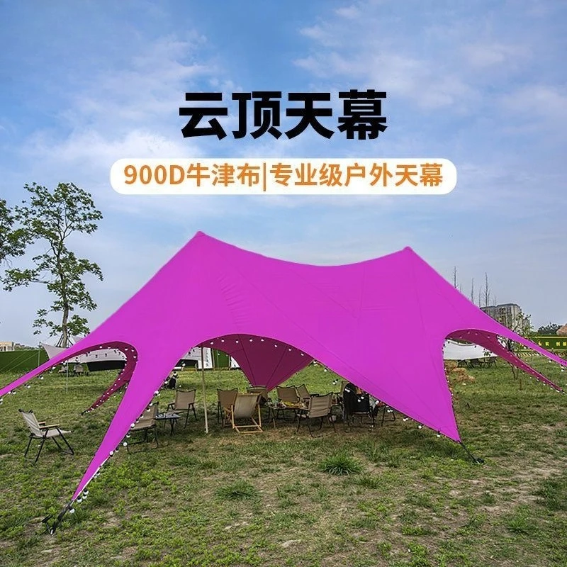 مظلة كبيرة على شكل سحابة مزدوجة وثلاثة قمم وثمانية مخالب باللون الأحمر الوردي لحماية من أشعة الشمس في موقع المشاهير على الإنترنت