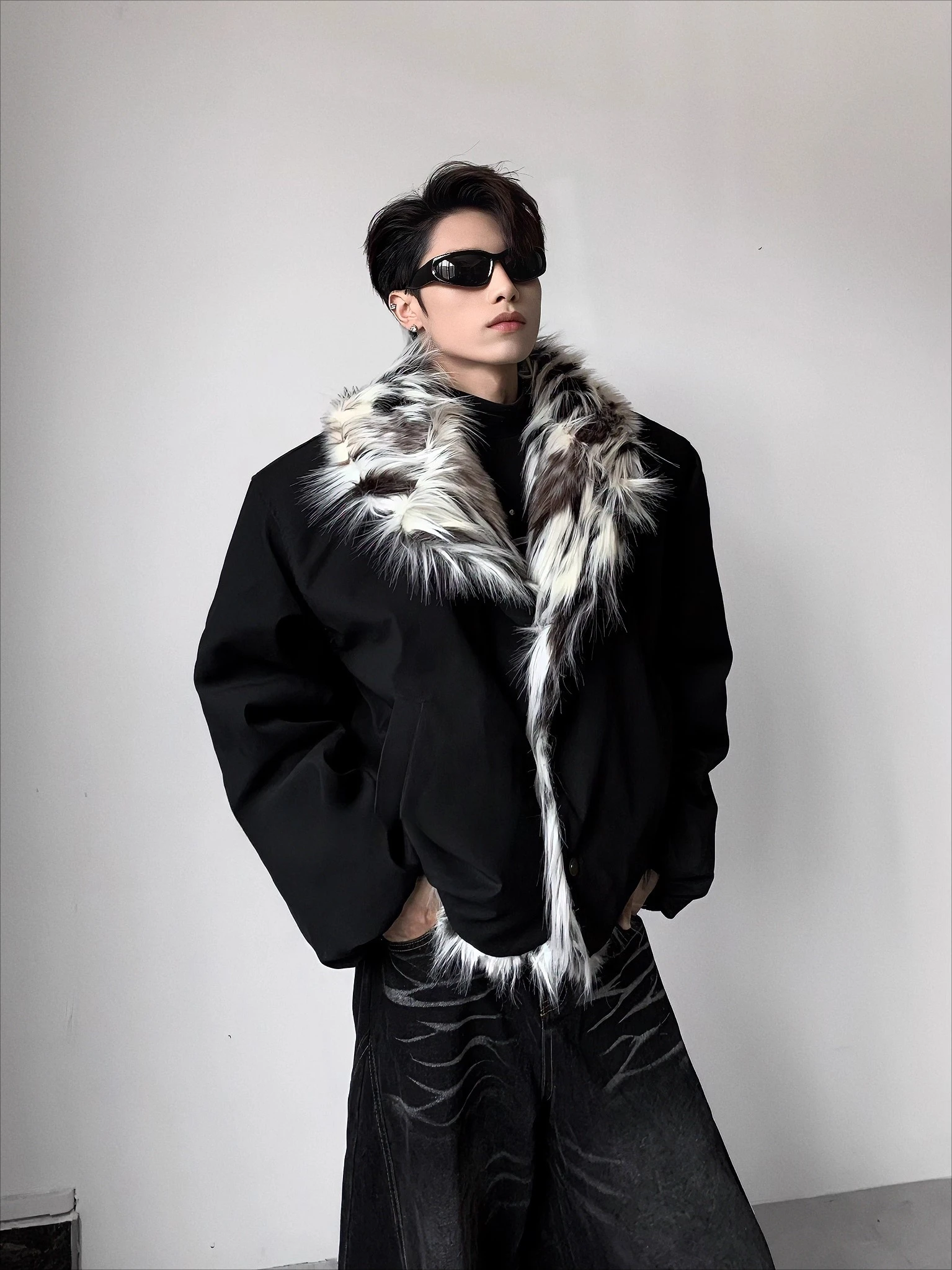 سترات رجالية فاخرة خفيفة كبيرة بياقة من الفرو الصناعي سترات رجالية شتاء 2025 جديدة راقية أنيقة سترات رجالية أنيقة وسيم #2