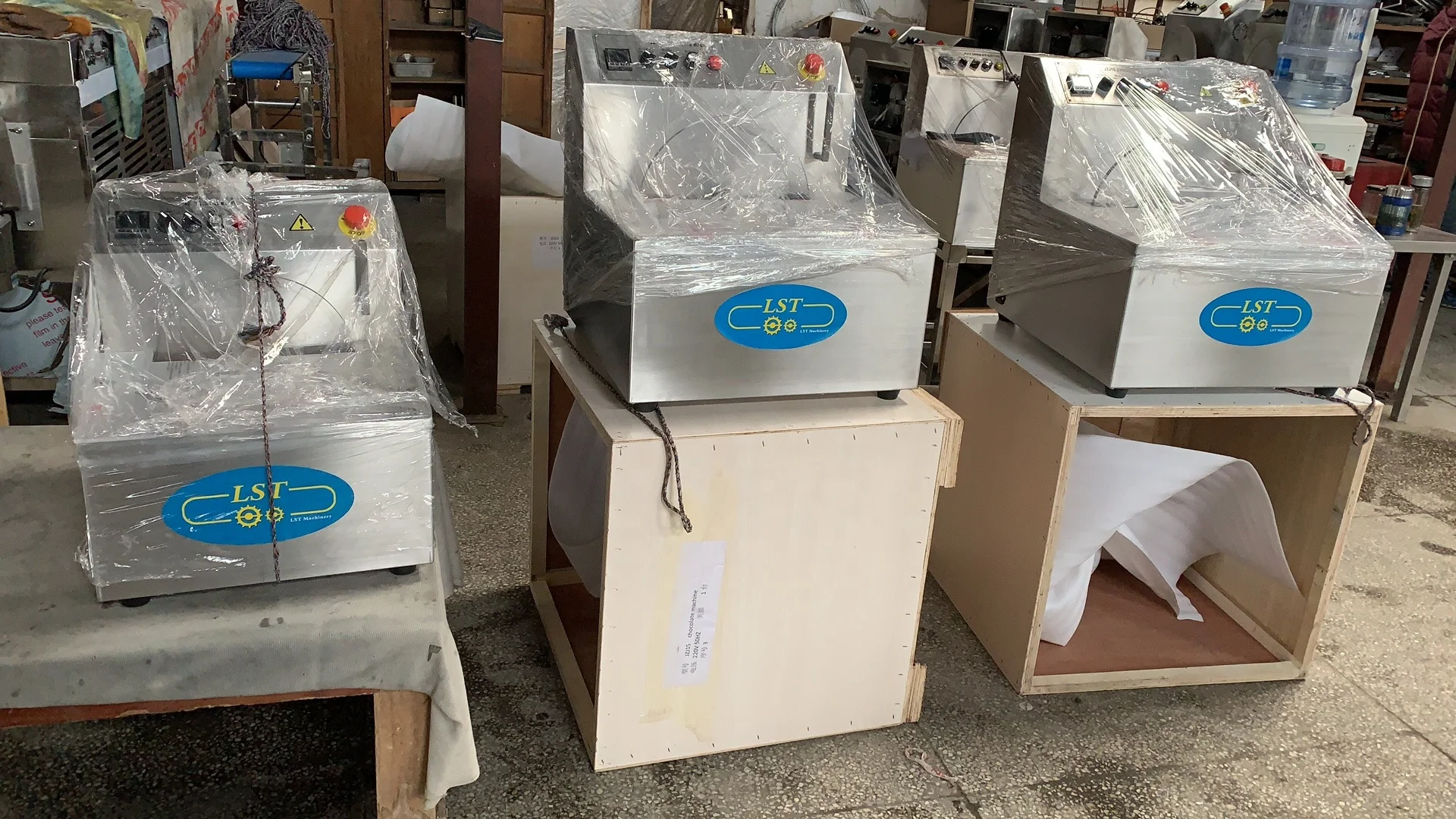 Automatic Chocolate Tempering Machine Hot Chocolate Tempering Melting And Enrobing Machine