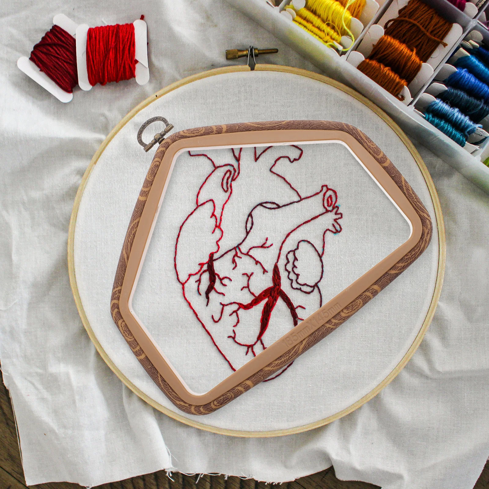 

4Pcs Retro Embroidery Shaped Imitated Wood Frame Cross Stitch DIY Wall Decor Decorative Embroidery Hoop Art