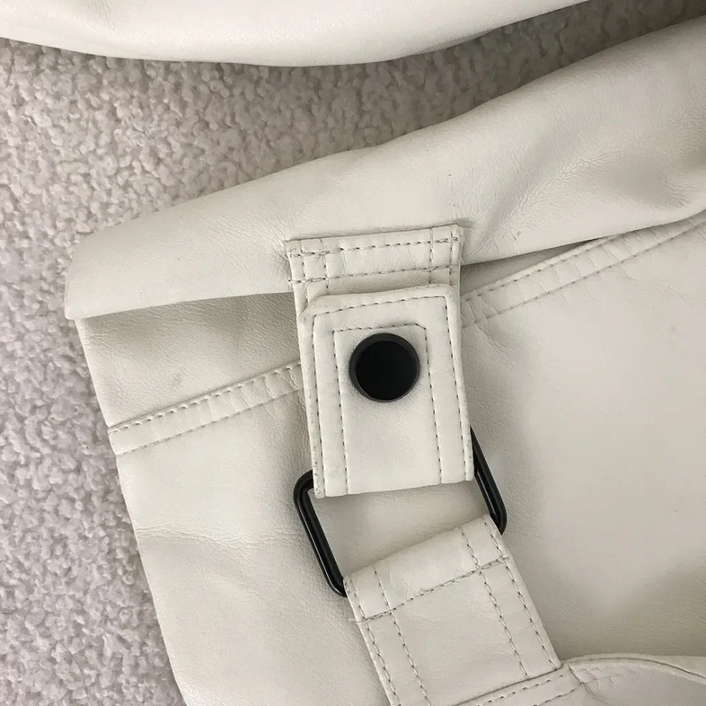 Kurtka damska w stylu amerykańskim z kołnierzem, wykonana ze sztucznej skóry PU, luźny krój motocyklowy, streetwear, odzież wierzchnia na wiosnę 2025.