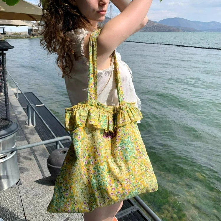 

Color Blocking Embroidery French Ruffle Edge Versatile Canvas Bag