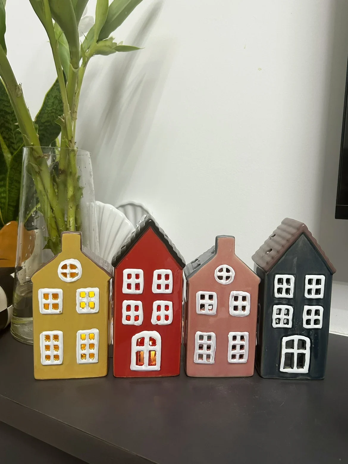 

Hand-painted Architectural Ceramic Houses Candle Holders Creative Lamp Decorations Hamster Nests Old Home