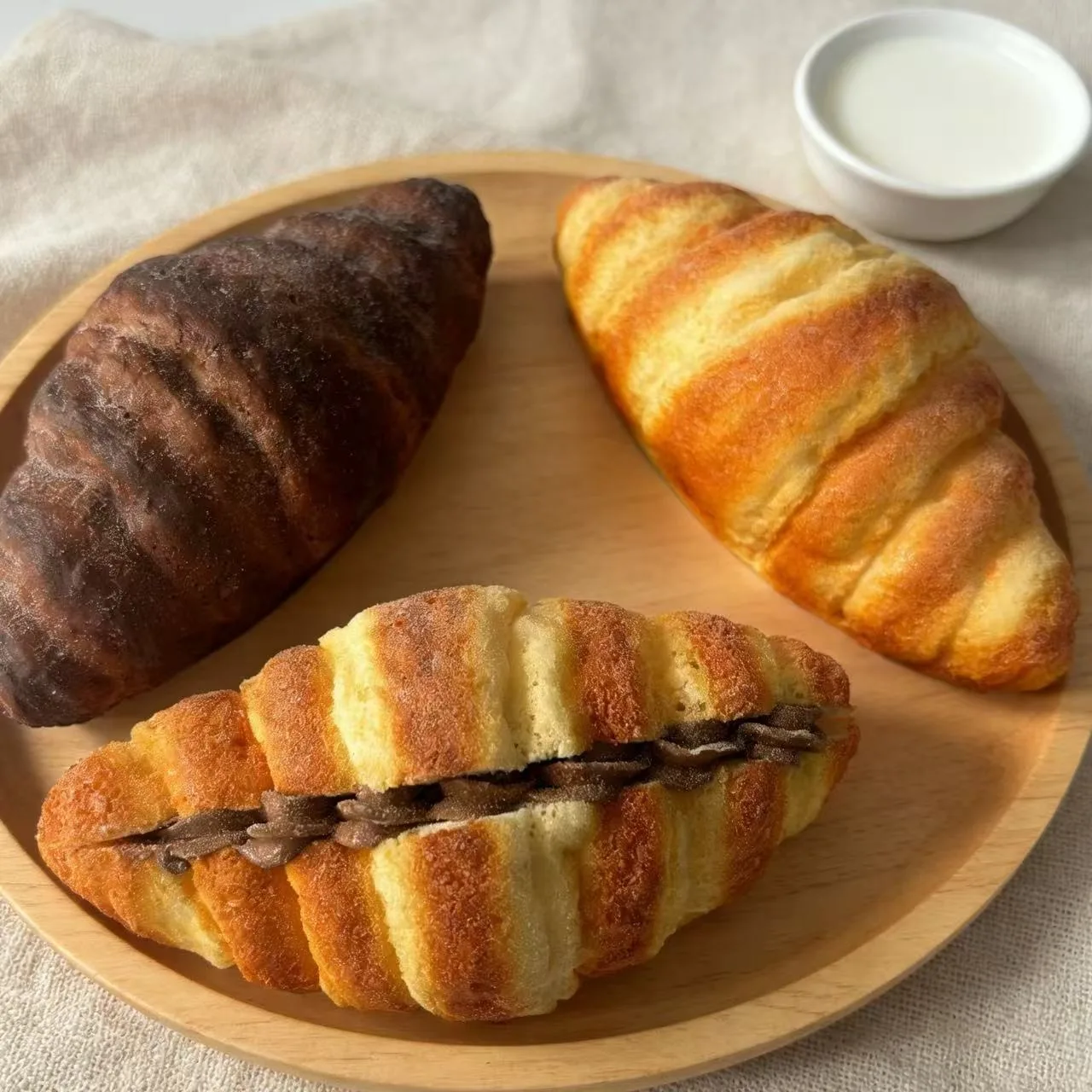 1. Artificial Croissant Bread Soft Scented Slow Rebound Fake Fruit Model Food Prop