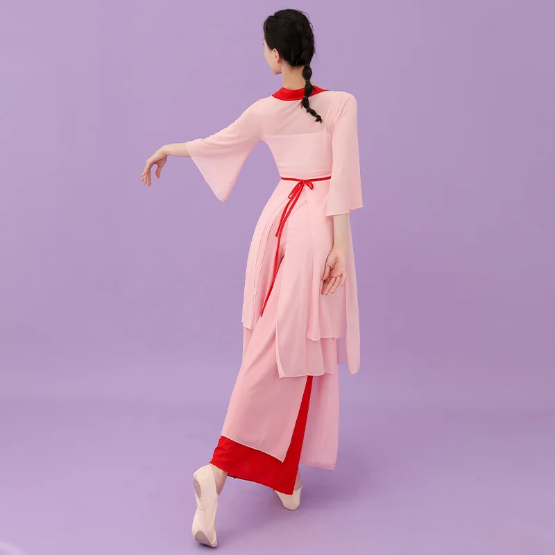 بدلة رقص كلاسيكية عتيقة بأكمام واسعة بلونين، لون أحمر لامع متطابق مع حزام وردي ثنى بدلة أداء واسعة الساق