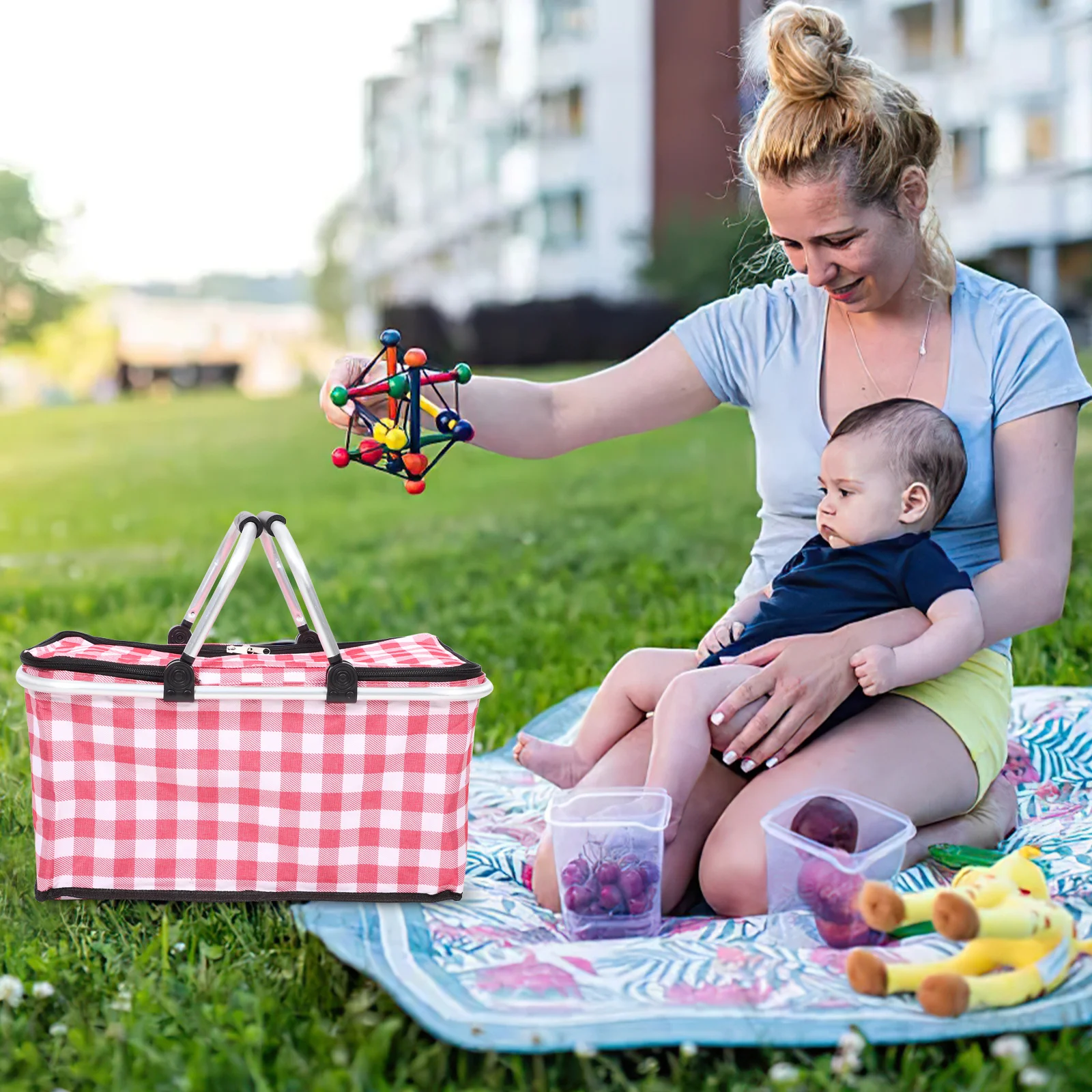 

Decorative Picnic Bag with Metal Handle Thermal Insulation Large Capacity Waterproof Wear-Resistant Lunch Carrier for Outdoor