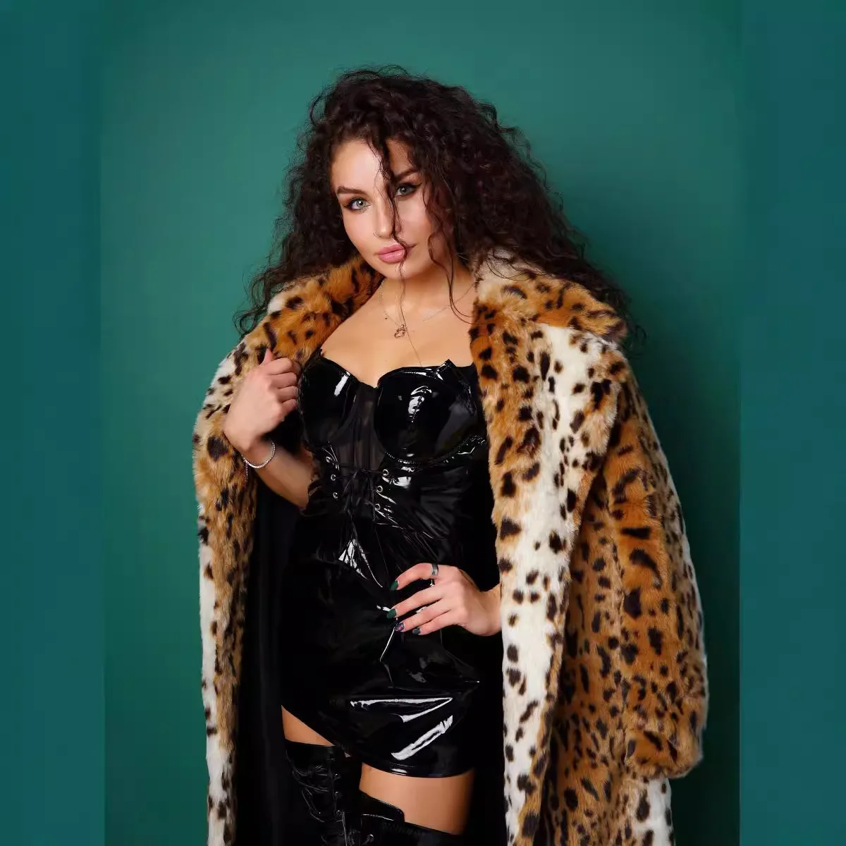 Women's Leopard Print Faux Fur Long Coat Winter Oversized Warm Outerwear Overcoat Street Style Fashion Loose Fur Collar Jacket