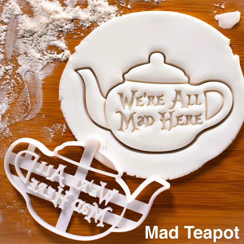 1PCS Eat Me Cookie Cutter Baking Accessory Alice In Wonderland Theme Cookie Mold Cartoon Pet Cat Dog Biscuit Cutter