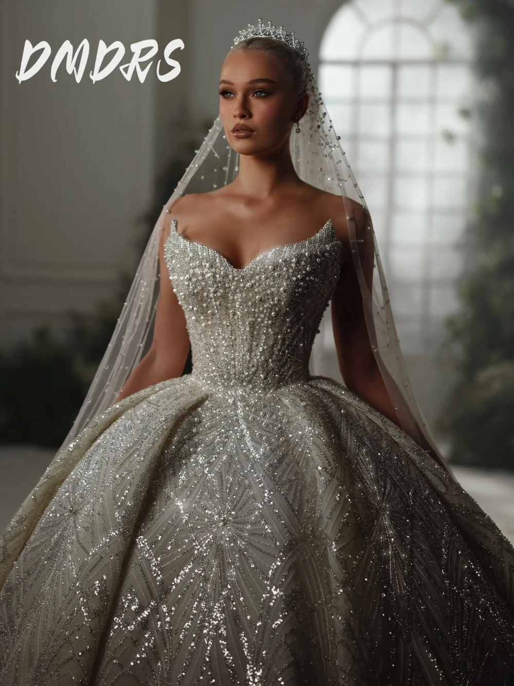 Dazzling Beads Pearls Wedding Dress Princess Richly Stunning Ball Gown Customized Elegant V Neck Court Train Bride Wear No Veil